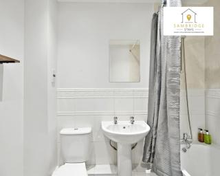 Aylesbury Central - 2 Bedroom Serviced Apt in Aylesbury By Sambridge Stays - Buckinghamshire - 8