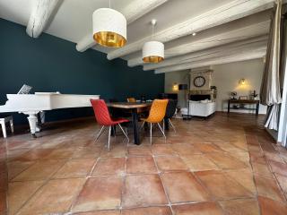 Mas ancien de 310m2-sur 2000m2-piscine chauffée - Orange - 4