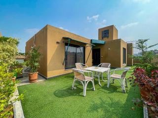Luxury 2-Bed Penthouse w Private Terrace & Views - Rawalpindi - 0