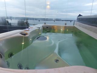 TAMPERE PENTHOUSE-tasokas moderni kaupunki huoneisto huipulla -ISO JACUZZI omalla KATTOTERASSILLA - AURINKOTUOLIT ja Aurinko odottaa Sinua - huikea maisema- - 10 HLÖ - free parking - 1