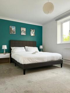 Beautiful 2-Bed City Centre Apartment with Balcony - 8