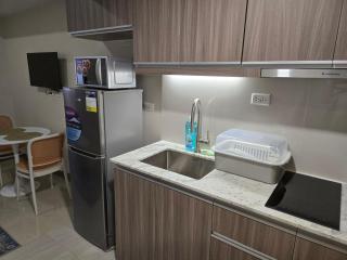 1 Bedroom with Balcony and Fast Wifi at Park Mckinley West - Manila - 2