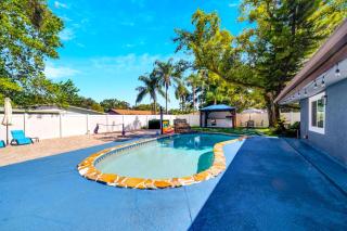 Spacious pool home minutes to downtown and all attractions - Tampa - 0