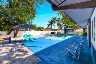 Spacious pool home minutes to downtown and all attractions - Tampa - 8