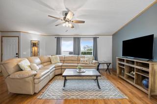 Acres of Private & Spacious Country Escape! - 5