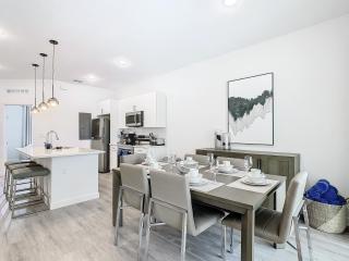 6BR Oasis w Pool, BBQ and Nintendo - Near Disney - 5