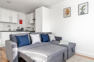 Modern Top Floor Apartment - Watford - 8