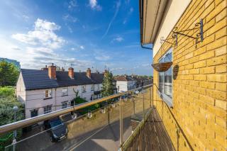 Modern Top Floor Apartment - Watford - 6
