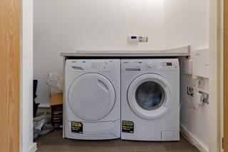 Luxurious 2 Bed House near Birmingham - 5