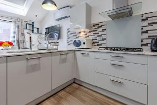 Luxurious 2 Bed House near Birmingham - 4