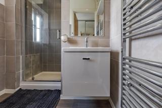 Luxurious 2 Bed House near Birmingham - 3