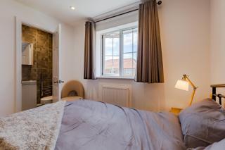 Luxurious 2 Bed House near Birmingham - 2