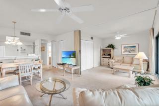 Enit Unit -Close to Elevator and Pool Views - Naples - 0