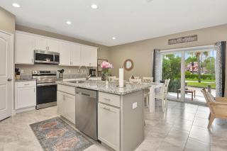 Beach Escape - WALK TO BEACH - 3 bedrooms - Daytona Beach Shores - 5