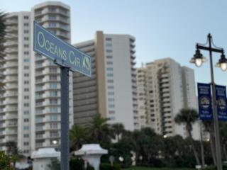 Beach Escape - WALK TO BEACH - 3 bedrooms - Daytona Beach Shores - 9