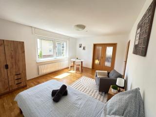 8 Einzelbetten Böblingen I 6 Schlafzimmer I 2 sep Ebenen I 2 Bäder, 2 sep WC I Messe, A81 I Monteure, Teams - 4