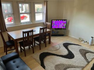 Cosy, convenient, sought after location with private parking - 0