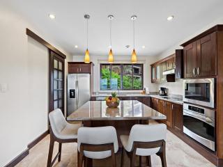 Spacious Ocean View 3 bd Condo w - Pool - 8