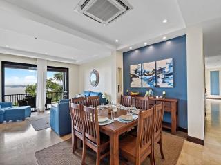 Spacious Ocean View 3 bd Condo w - Pool - 7