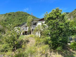 Picturesque Waikawa - Picton Holiday Home - 6