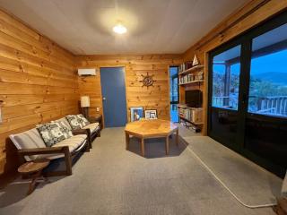 Picturesque Waikawa - Picton Holiday Home - Picton - 3