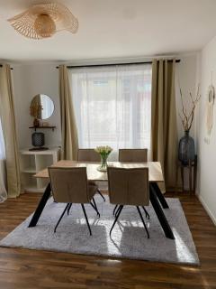 ART - Apartments Tirol with Balcony & FREE Parking - 1