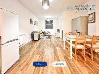 Premium Offer l Last-Minute Escape l AJ Properties l High Street Cheltenham l Parking l Ideal for Short or Long Stays - Town Centre Apartment, 4 Beds, 1 Bathroom - 6
