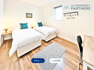 Premium Offer l Last-Minute Escape l AJ Properties l High Street Cheltenham l Parking l Ideal for Short or Long Stays - Town Centre Apartment, 4 Beds, 1 Bathroom - 9