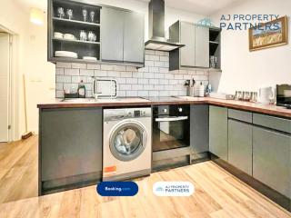 Premium Offer l Last-Minute Escape l AJ Properties l High Street Cheltenham l Parking l Ideal for Short or Long Stays - Town Centre Apartment, 4 Beds, 1 Bathroom - 3