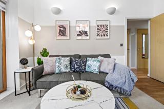 Sleek Modern City Apartment - 3