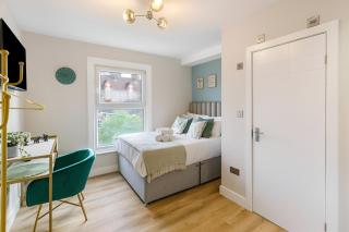 Serene Green Getaway Studio with Calming Ambiance - Londra - 1