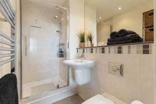 Stratford Skyview Apartment - Londra - 6