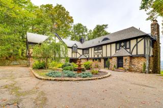Hot Tub and Mtn Views Expansive Hazleton Retreat - 0
