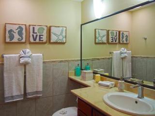Picturesque Beachfront Condo w - Pool - Playa Flamingo - 1