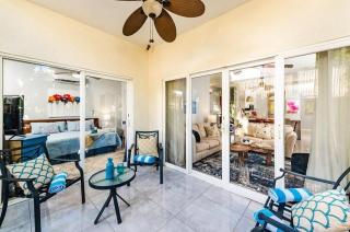 2 BR Pool and Beach Walkable - 9