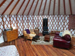 The Yurt at Ōraka - Colac Bay - 9