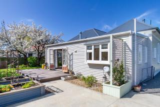 Charming 3-Bedroom Retreat - Christchurch - 0