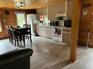 Cozy Waterfront Getaway - Notre-Dame-du-Laus - 4