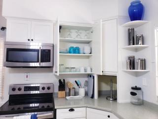 Ivy's Luxury Townhouse - 1 bdrm - 7