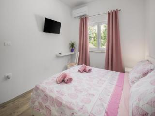 Villa Tomichic with Swimming Pool - 4