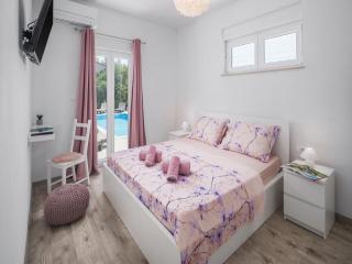 Villa Tomichic with Swimming Pool - Labin - 1