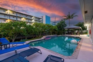 Exciting Private Pool House with free Wi-Fi, King Bed, Smart Tvs, and Massage Chair! - Deerfield Beach - 0