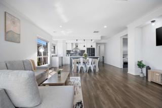 Modern Family Home in Lucas with Free WiFi - Cardigan - 0