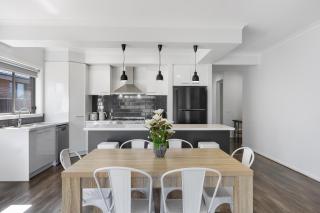 Modern Family Home in Lucas with Free WiFi - Cardigan - 1