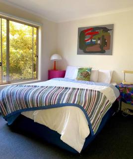 Sunny Ventnor Cottage with Retro Vibe 400m to Beach - Ventnor - 4