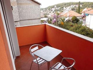 Apartment with balcony and 1 room - Jelsa - 3
