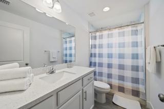 New! Few minutes to Downtown, 10 to the Beach! - 4