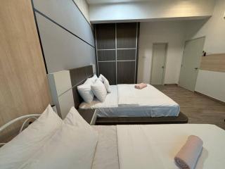 Mount Austin #Akademik Suite Modern Style 1-3Pax - 5