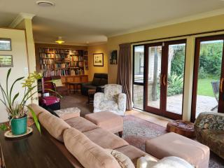 Surf and Sun Retreat - Mt Maunganui Holiday Home - Mount Maunganui - 0