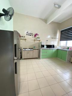 Deandra Homestay- WiFi-Aircond-Dryer - 3